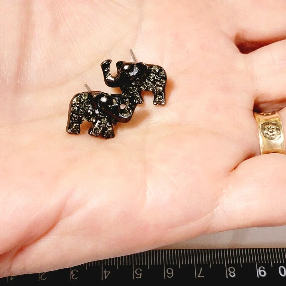 Gunmetal‎ Gray Elephant Pierced Earrings Sparkly Figural Jewelry kp-5